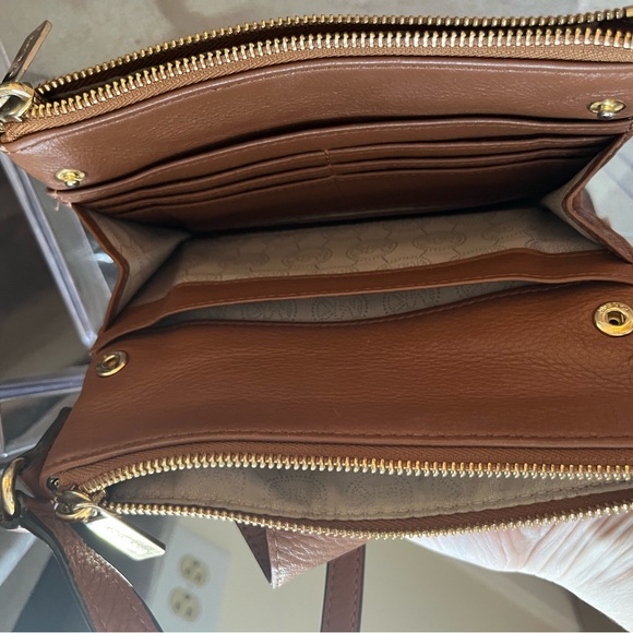 Michael Kors crossbody - Picture 3 of 4